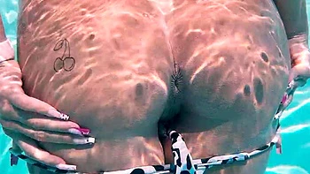 Amateur teen fucked outdoors