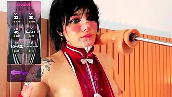 Masturbating solo babe loves her toys