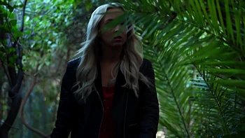 Kyara, a beautiful Corsican nurse, wanted three guys! - Jacquie et Michel TV