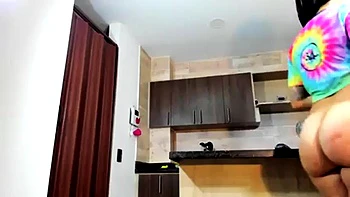 Chica asiática con culo enorme en OnlyFans