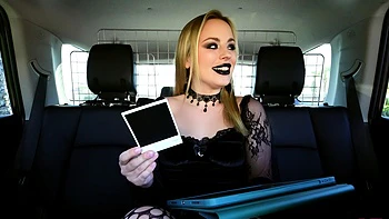 Amateur blonde fucking in stockings on video