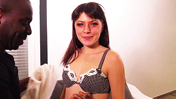 Tiny's (very) big challenge! - Jacquie et Michel TV