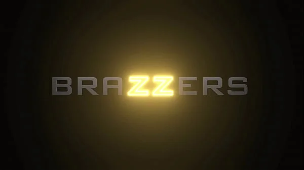Damn, Damion Sharked - Scarlit Scandal, Tokyo Lynn / Brazzers  / stream full from www.brazzers.promo/shark