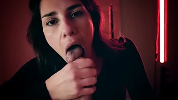 son regard de suceuse mérite une giclée