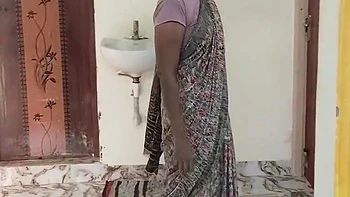 House Wife Fucks The Gas Cylinder Delivery Boy