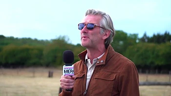 Julia, 20 years old, doesn't like the ordinary! - Jacquie et Michel TV