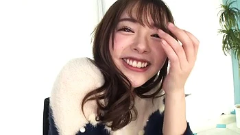 Asiatisches Brünetten-Babe masturbiert geil