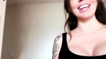 Big boob brunette masturbates on webcam