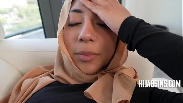 American Doc Takes Advantage Of Naive Arab Hijab Girl - Ozzy Sparx