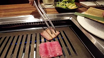 Peitos grandes e mamilos enormes fodidos