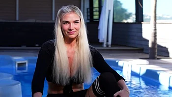 Aeryn, 28, bets on two stallions... - Jacquie et Michel TV