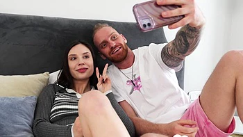 Selfie with girlfriend Turns into Hard Pounding on the Bed