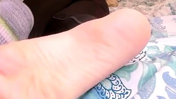 SnowPrincess демонстрирует свои носки и сексуальные стопы