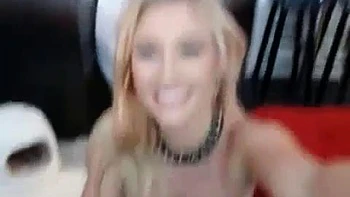 Loira amadora mijando e gozando no Fansly