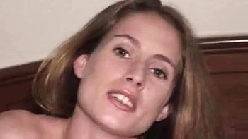 Teena baise amateur en levrette et fait une pipe