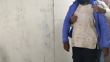 18-jährige Desi-Mädchen beim ersten harten Ficken