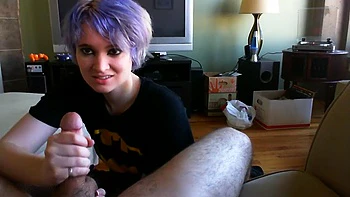 Любительница сосёт и дрочит хуя