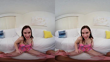 Венера Викин сосет большой член и скачет по-полной