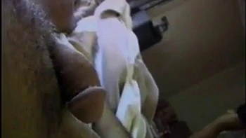 Брюнетка милфа сосет член и скачет сверху