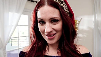 Redhead hottie Jessica Ryan enjoys giving blowjobs