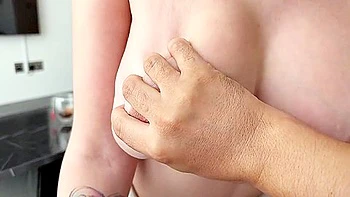 Mi amiga milf con culo grande me folló por sal