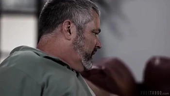 Blonde Milf Kit Mercer wird zum Cuckold gemacht