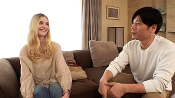 Blonde amatrice suce à Omotesando