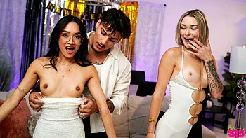 Jade and Thea's doggystyle xxx