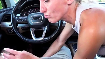 Melissa Rosa fode a buceta cheia de porra ao ar livre