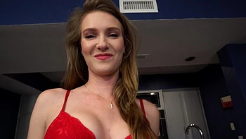 Tony baise Ashley Lane fort dans la chambre