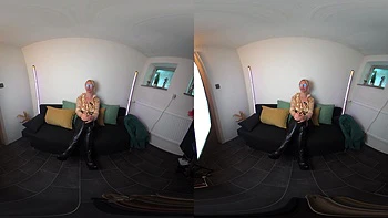 Deutsche Blondine Amateurin spritzt hart im VR