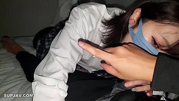 Японская любительница делает фетиш минет