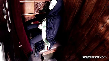 La ninfómana rubia Satine Spark follada por el cura con un gran pito