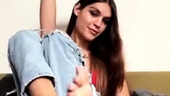 Kylie Haale spielt pervers mit Socken und Füßen