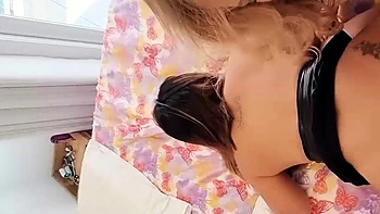 Mi esposa trae a Wanessa Boyer para un polvo anal