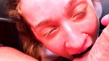 Adolescente brune se fait baiser son sale caractère