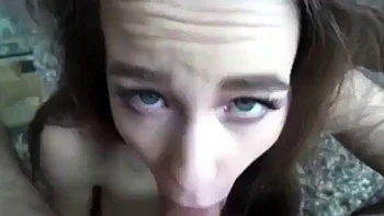 Schlampe trainiert mit Blasen, Doggy und Missionar