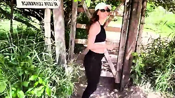 No vlog de acampamento, ele gozou dentro da minha bucetinha