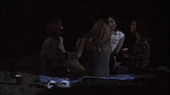 Foursome lésbico interracial de peitos grandes lambendo