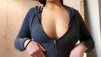 Camgirl amateur se masturbe en solo