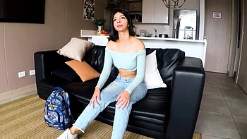 Latina 18 años con curvas grita con la follada dura