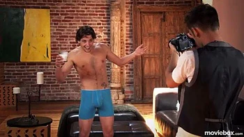 Cowgirl bläst und wird missionarisch gefickt