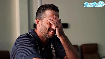 Milf-Barista nimmt Anal, Schlecken und Creampie