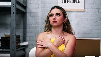 Aria Banks and London Ford in a hot fingering and pussy session