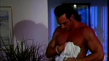 Ona’s Doll House 6: брюнетка милф делает минет и стриптиз