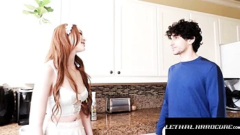 Блондинка ест киску и жёстко сосёт член