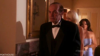 Justine Joli e Alektra Blue no 69 com brinquedos