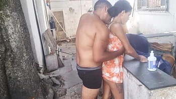 Lateinamerikanische Stieftochter schwanger nach Anal und blasen