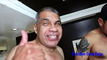 Milf leva DP e gangbang no doggy e cowgirl