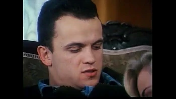 Kelly Trump lame y se mete dedos en la rubia tetona